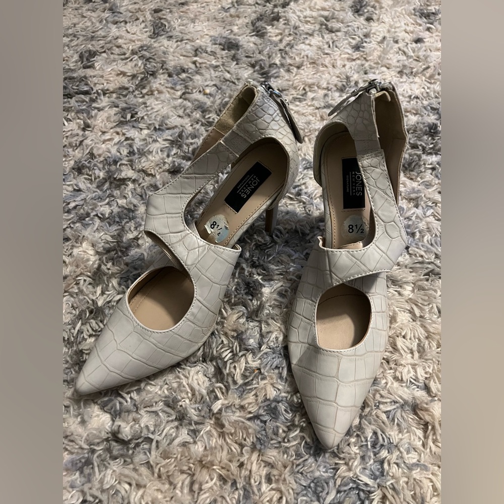 Jones New York stiletto heel, size 8.5, color white